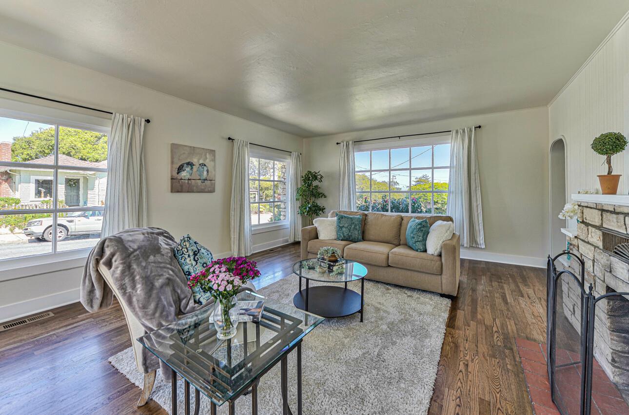 Detail Gallery Image 9 of 27 For 315 Cypress Ave, Pacific Grove,  CA 93950 - 2 Beds | 1 Baths