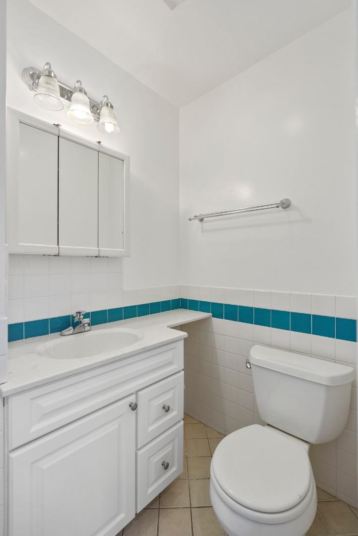 Detail Gallery Image 18 of 24 For 1633 Westmoor Rd, Burlingame,  CA 94010 - 2 Beds | 2 Baths