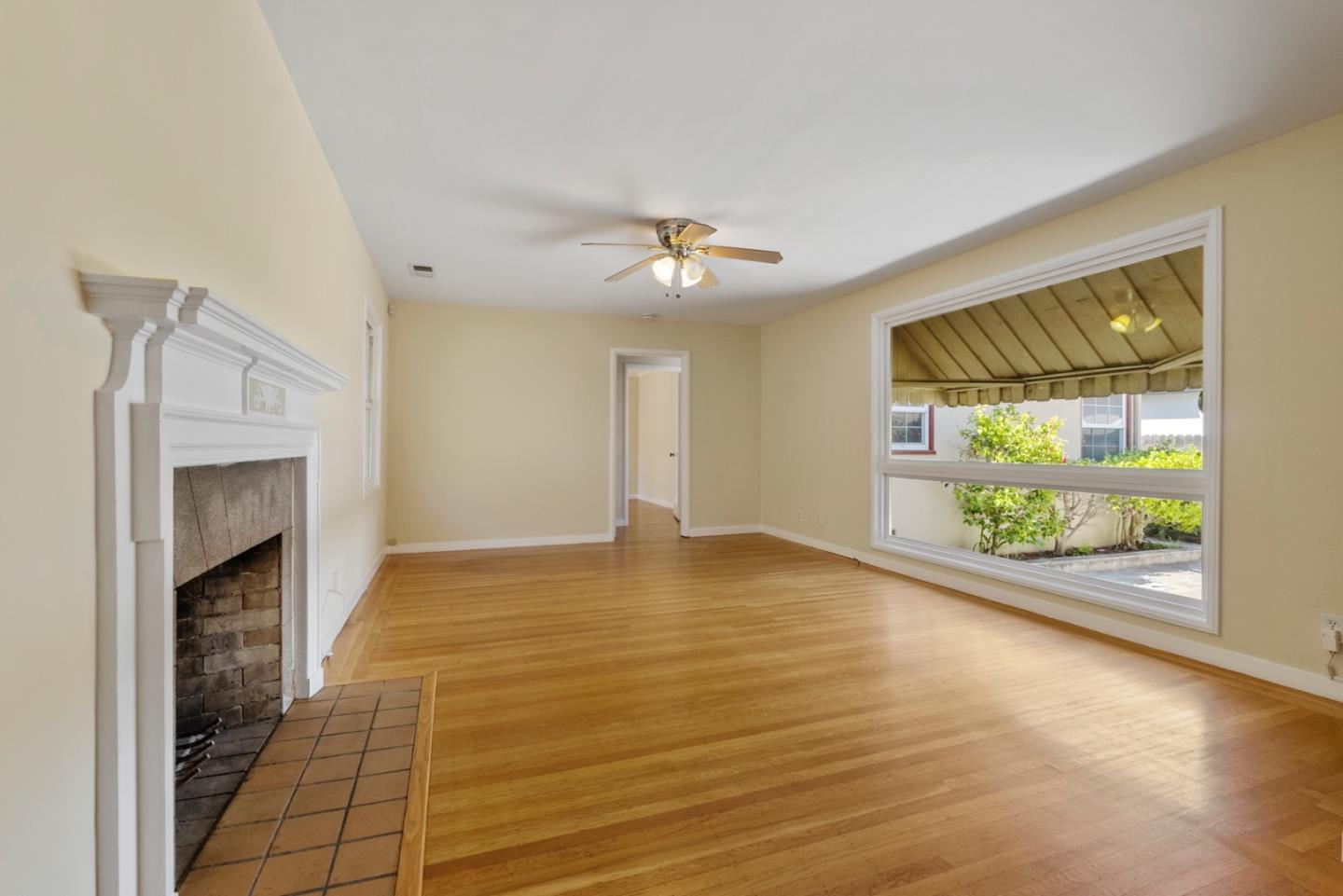 Detail Gallery Image 5 of 24 For 1633 Westmoor Rd, Burlingame,  CA 94010 - 2 Beds | 2 Baths