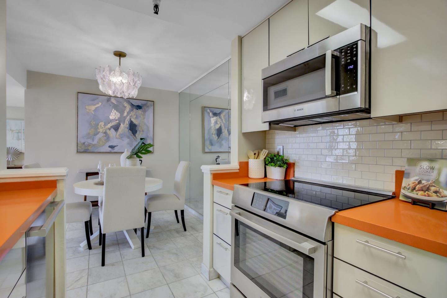 Detail Gallery Image 12 of 52 For 1210 Bellevue Ave #304,  Burlingame,  CA 94010 - 2 Beds | 2 Baths