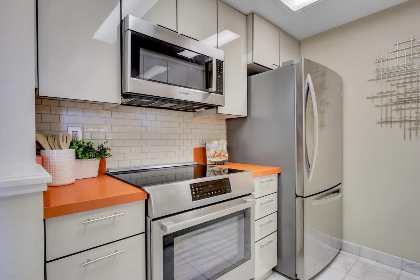 Detail Gallery Image 13 of 52 For 1210 Bellevue Ave #304,  Burlingame,  CA 94010 - 2 Beds | 2 Baths