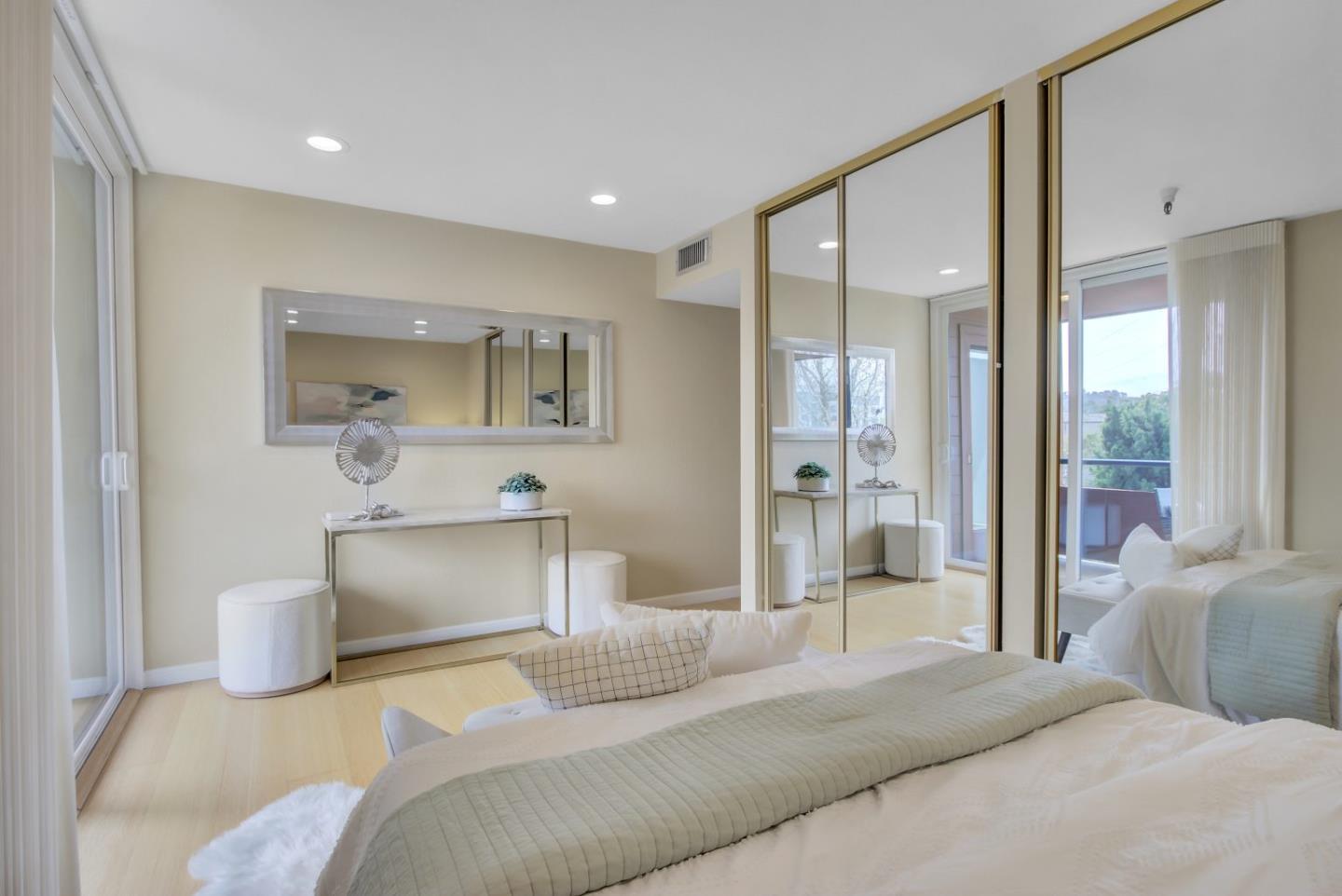 Detail Gallery Image 17 of 52 For 1210 Bellevue Ave #304,  Burlingame,  CA 94010 - 2 Beds | 2 Baths