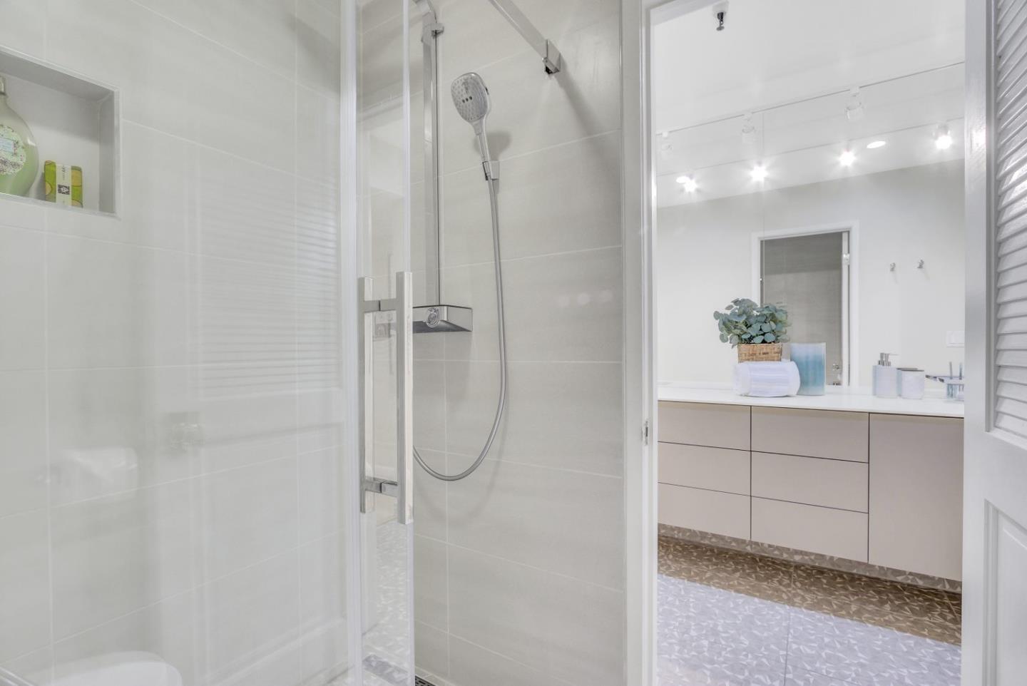 Detail Gallery Image 29 of 52 For 1210 Bellevue Ave #304,  Burlingame,  CA 94010 - 2 Beds | 2 Baths
