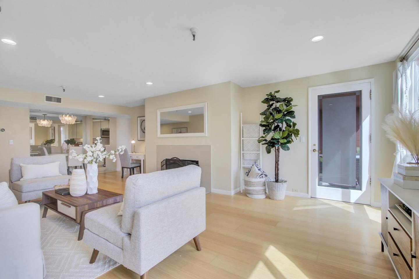 Detail Gallery Image 6 of 52 For 1210 Bellevue Ave #304,  Burlingame,  CA 94010 - 2 Beds | 2 Baths