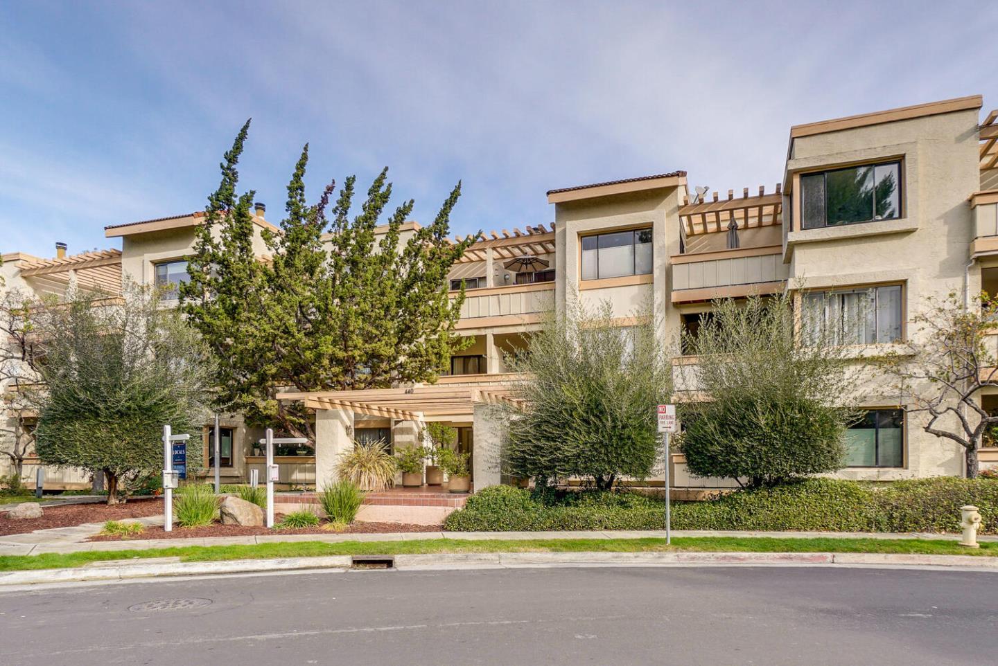 Detail Gallery Image 3 of 67 For 440 Cesano Ct #107,  Palo Alto,  CA 94306 - 2 Beds | 2 Baths