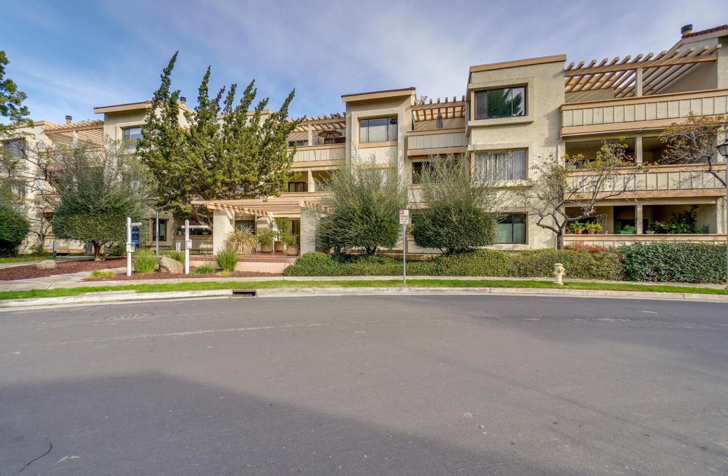Detail Gallery Image 4 of 67 For 440 Cesano Ct #107,  Palo Alto,  CA 94306 - 2 Beds | 2 Baths