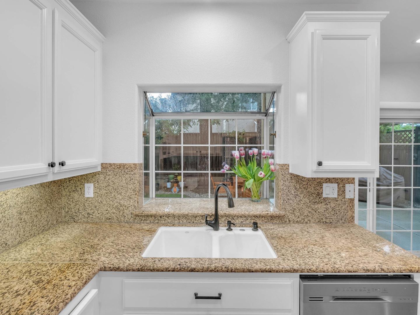 Detail Gallery Image 11 of 38 For 437 Calle Cerro, Morgan Hill,  CA 95037 - 3 Beds | 2/1 Baths