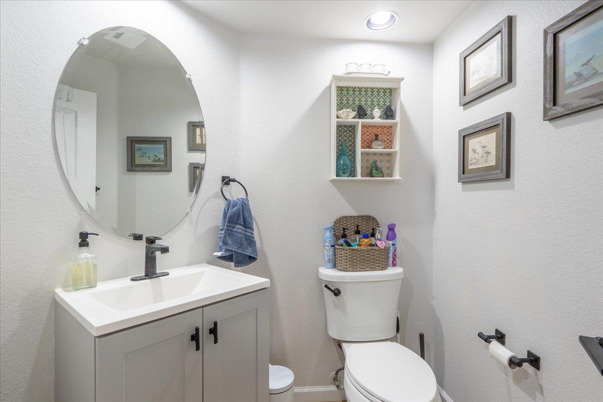 Detail Gallery Image 14 of 35 For 19363 Acclaim Dr, Salinas,  CA 93908 - 4 Beds | 2/1 Baths