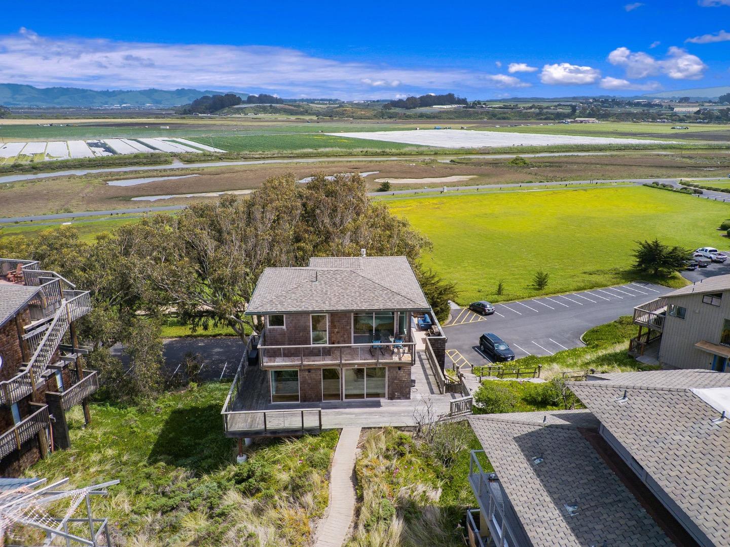 Detail Gallery Image 4 of 72 For 127 Cormorant Way, Watsonville,  CA 95076 - 3 Beds | 3/1 Baths