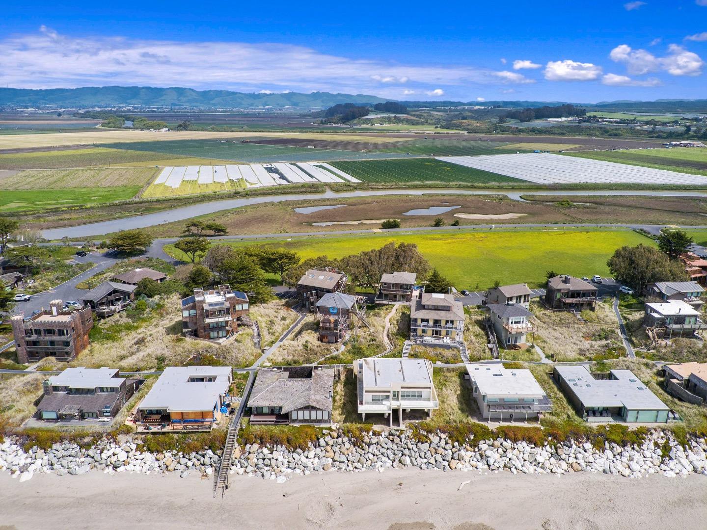 Detail Gallery Image 6 of 72 For 127 Cormorant Way, Watsonville,  CA 95076 - 3 Beds | 3/1 Baths
