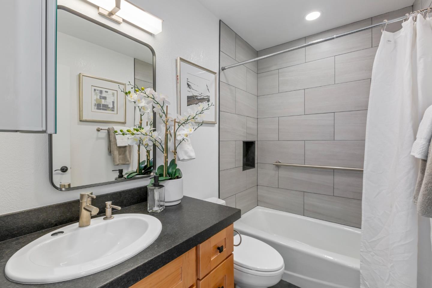Detail Gallery Image 24 of 53 For 20556 Cedarbrook Ter, Cupertino,  CA 95014 - 3 Beds | 2/1 Baths