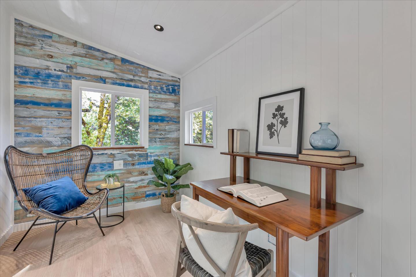 Detail Gallery Image 35 of 73 For 241 Bonita Rd, Portola Valley,  CA 94028 - 3 Beds | 3/1 Baths