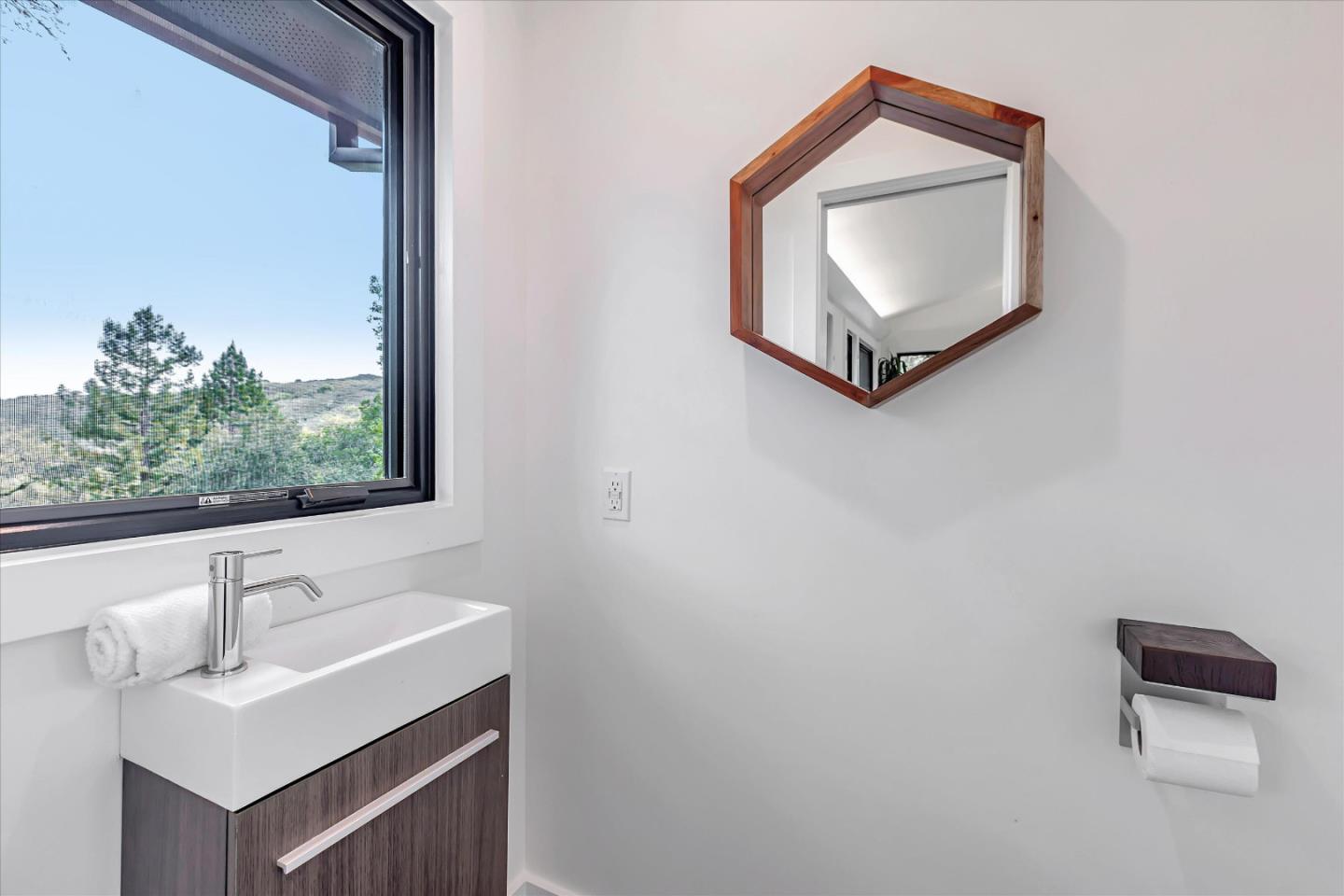 Detail Gallery Image 53 of 73 For 241 Bonita Rd, Portola Valley,  CA 94028 - 3 Beds | 3/1 Baths