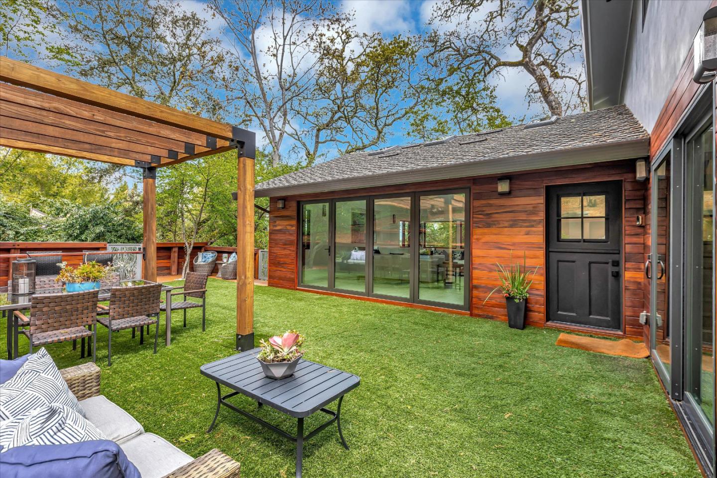 Detail Gallery Image 9 of 73 For 241 Bonita Rd, Portola Valley,  CA 94028 - 3 Beds | 3/1 Baths