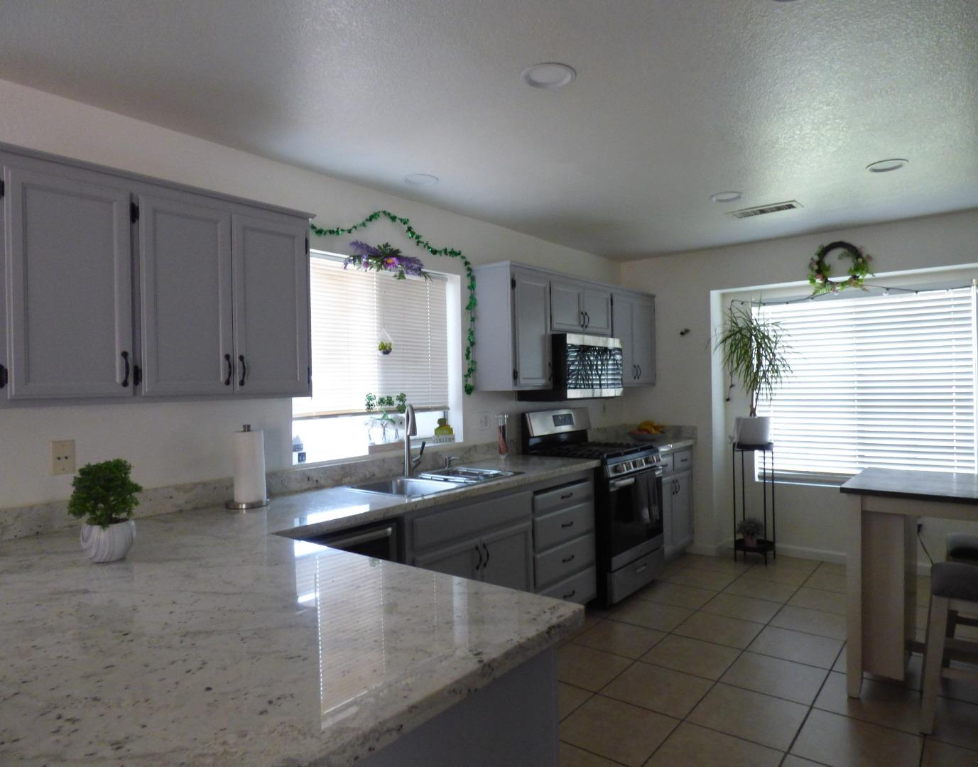 Detail Gallery Image 5 of 23 For 127 Riesling St, Los Banos,  CA 93635 - 4 Beds | 2/1 Baths