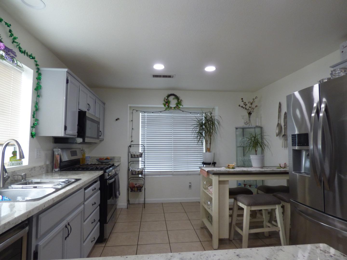 Detail Gallery Image 8 of 23 For 127 Riesling St, Los Banos,  CA 93635 - 4 Beds | 2/1 Baths