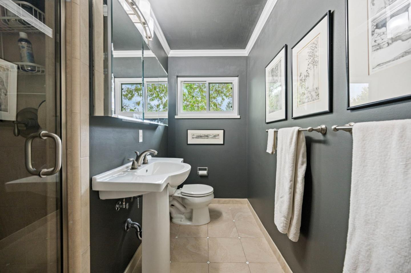Detail Gallery Image 14 of 26 For 980 Altschul Ave, Menlo Park,  CA 94025 - 3 Beds | 2/1 Baths