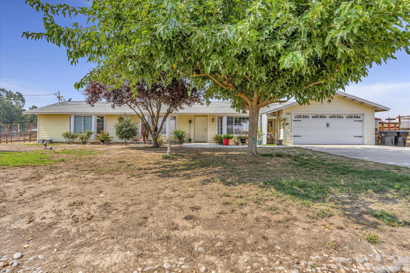Detail Gallery Image 2 of 25 For 14388 Road 36, Madera,  CA 93636 - 4 Beds | 2 Baths