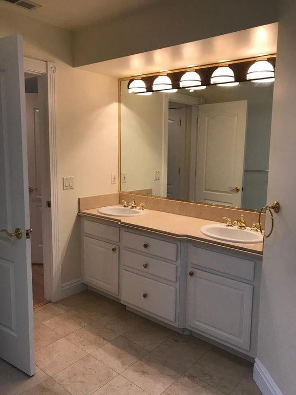 Detail Gallery Image 10 of 10 For 1499 Oak Grove Ave #403,  Burlingame,  CA 94010 - 2 Beds | 2 Baths