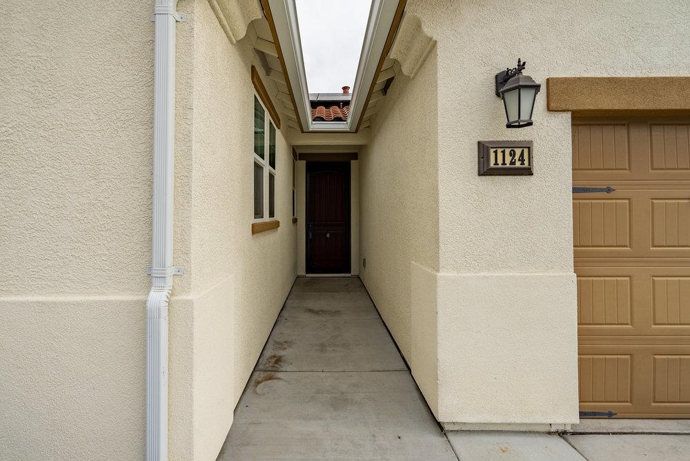 Detail Gallery Image 4 of 40 For 1124 Cabrillo Dr, Hollister,  CA 95023 - 3 Beds | 2 Baths