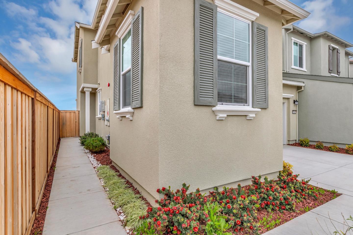 Detail Gallery Image 5 of 47 For 5866 Markham Ct, Tracy,  CA 95377 - 3 Beds | 2/1 Baths