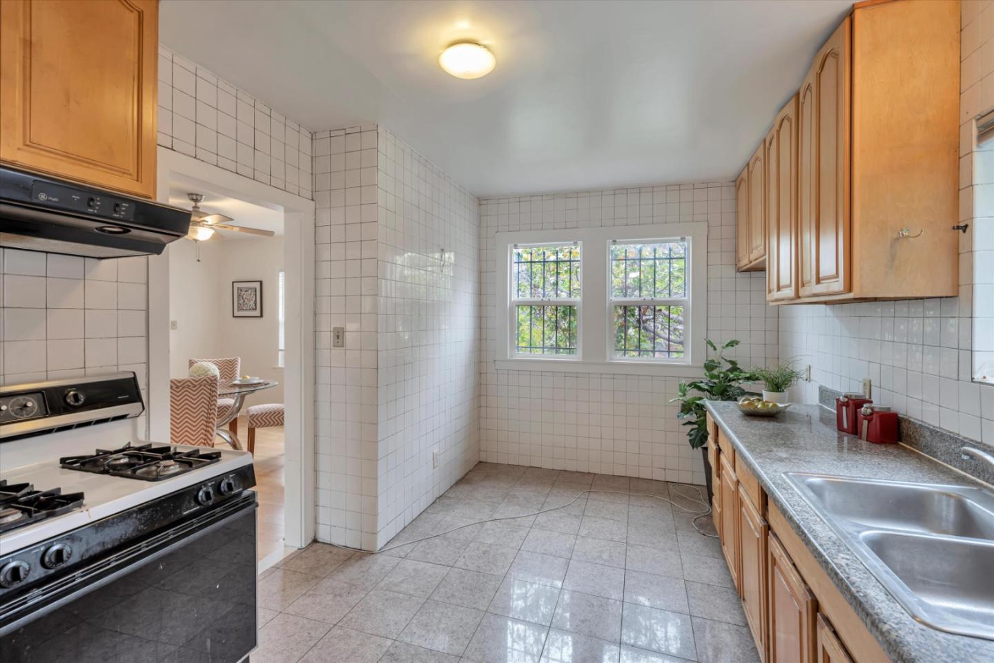 Detail Gallery Image 10 of 26 For 1904 Blake St, Berkeley,  CA 94704 - 3 Beds | 2 Baths