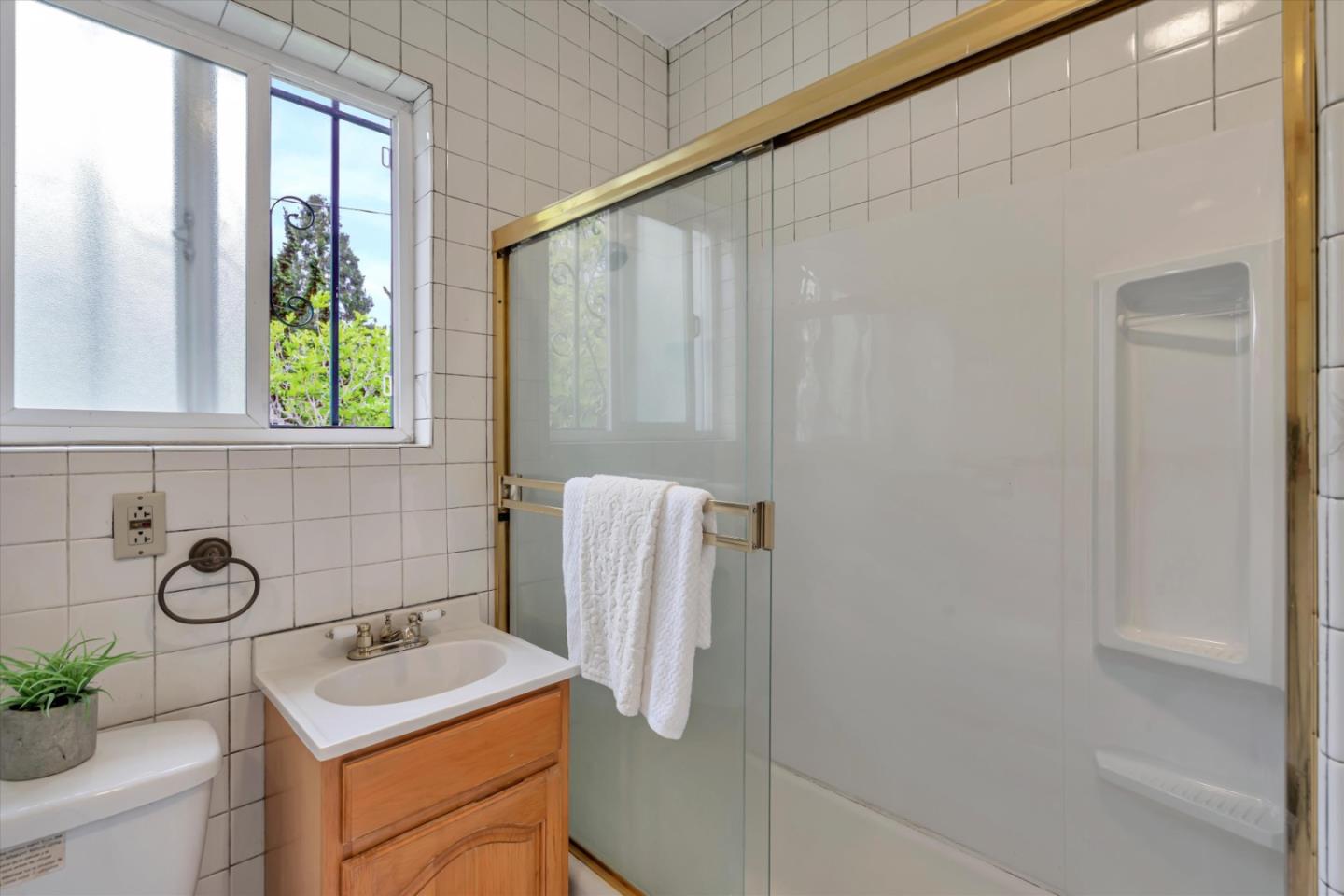 Detail Gallery Image 16 of 26 For 1904 Blake St, Berkeley,  CA 94704 - 3 Beds | 2 Baths