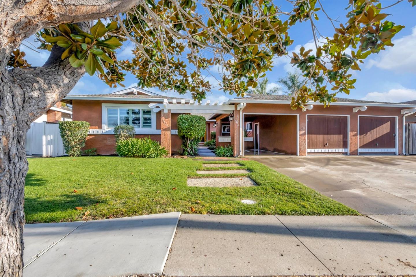 Photo of 1476 Curtner Ave in San Jose, CA