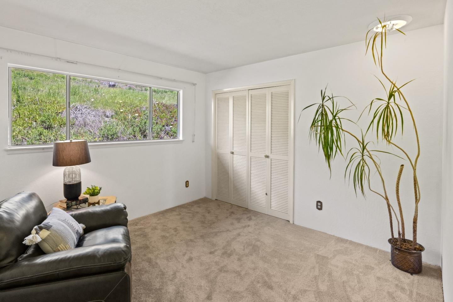 Detail Gallery Image 9 of 13 For 25065 Outlook Dr, Carmel,  CA 93923 - 3 Beds | 2 Baths