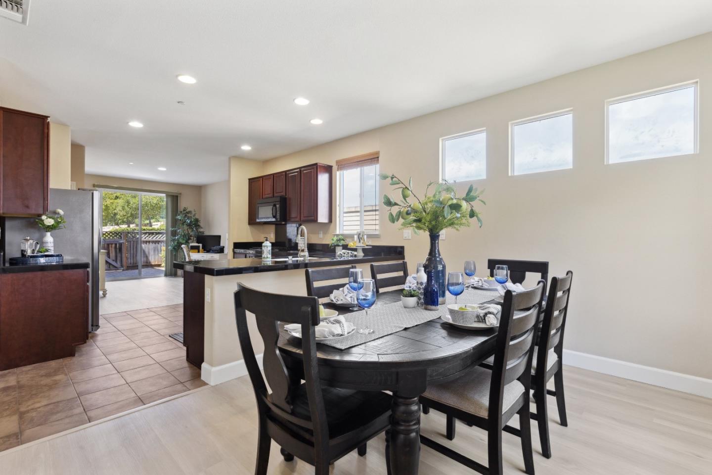 Detail Gallery Image 10 of 57 For 7954 Spanish Oak Cir, Gilroy,  CA 95020 - 4 Beds | 2/1 Baths