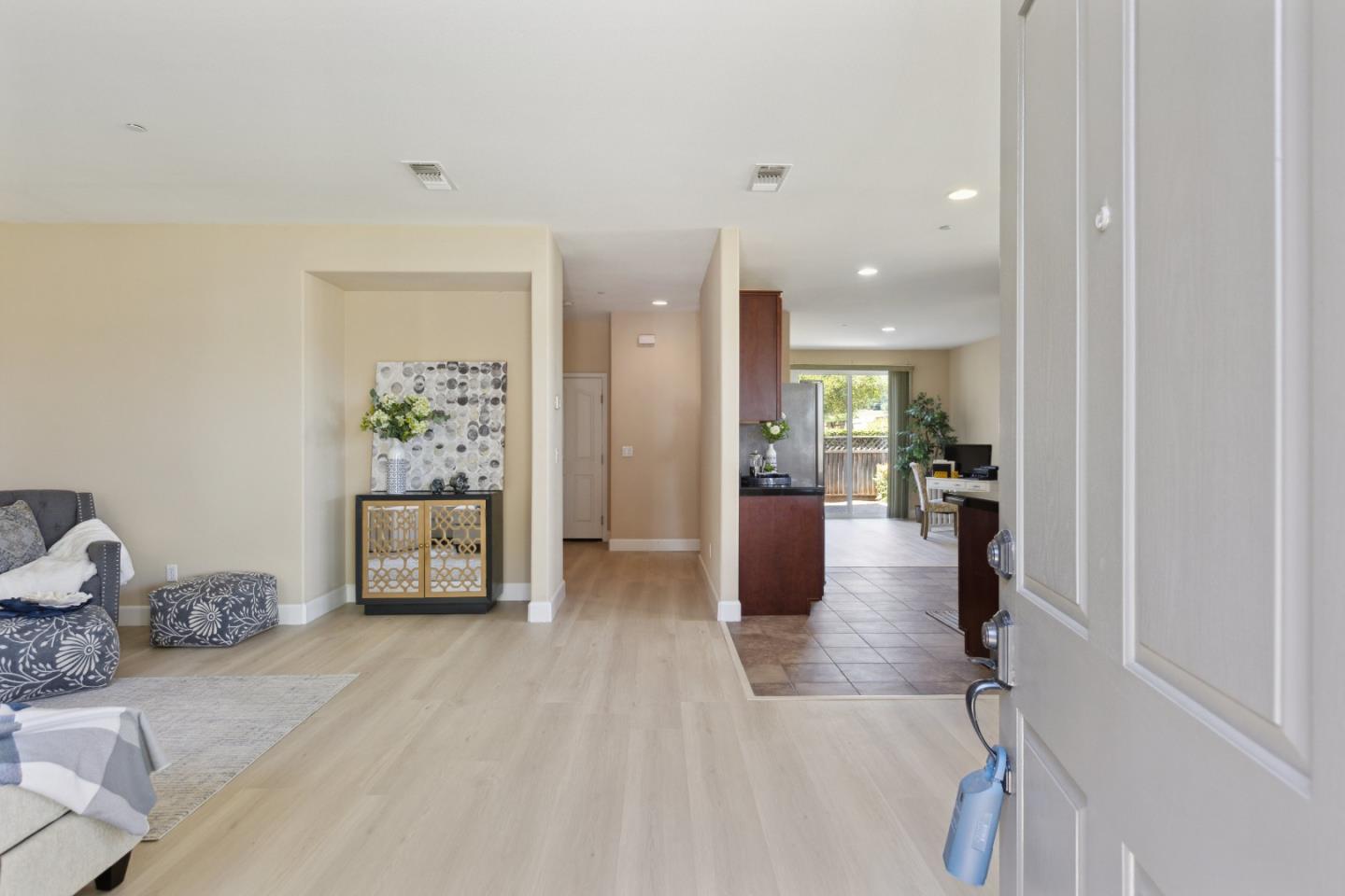 Detail Gallery Image 5 of 57 For 7954 Spanish Oak Cir, Gilroy,  CA 95020 - 4 Beds | 2/1 Baths