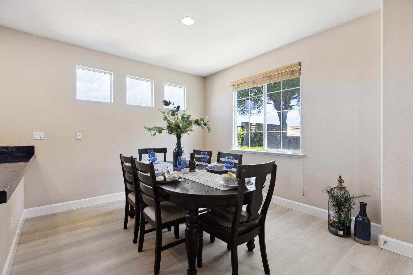 Detail Gallery Image 9 of 57 For 7954 Spanish Oak Cir, Gilroy,  CA 95020 - 4 Beds | 2/1 Baths