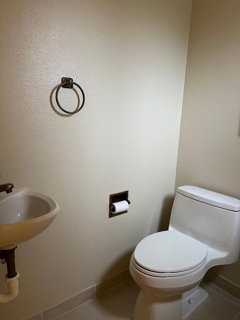Detail Gallery Image 8 of 21 For 505 West St #3,  Salinas,  CA 93901 - 2 Beds | 1/1 Baths