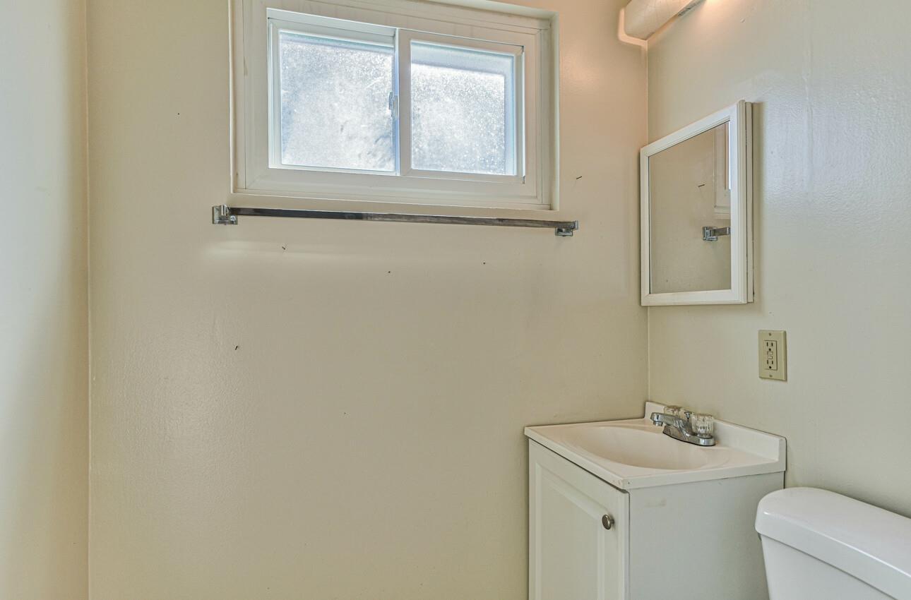 Detail Gallery Image 12 of 20 For 1674 Harding St, Seaside,  CA 93955 - 3 Beds | 1/1 Baths