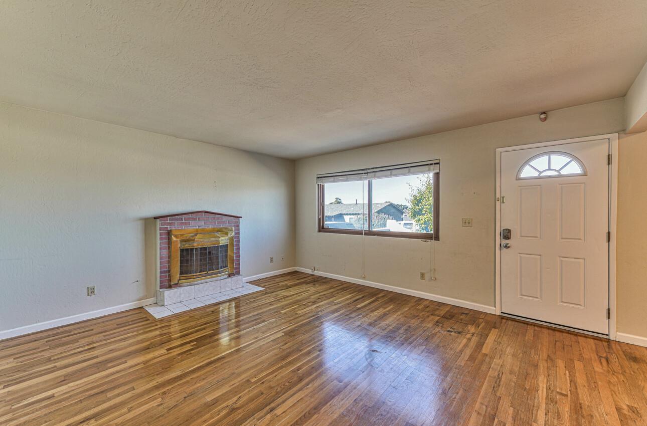 Detail Gallery Image 3 of 20 For 1674 Harding St, Seaside,  CA 93955 - 3 Beds | 1/1 Baths