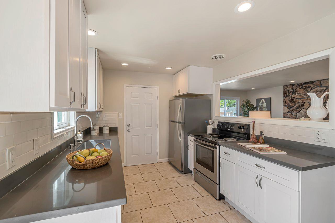 Detail Gallery Image 12 of 35 For 3461 Longview Dr, San Bruno,  CA 94066 - 3 Beds | 2 Baths