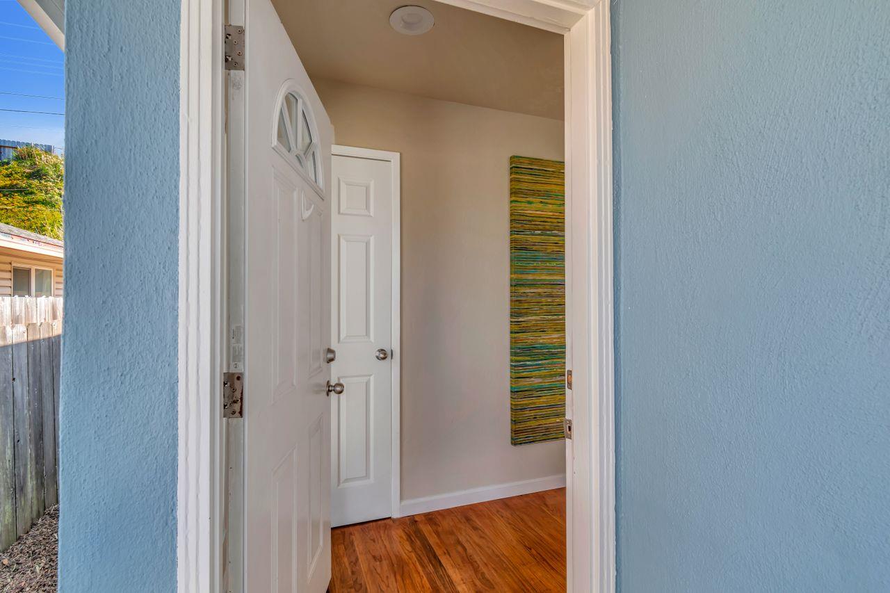Detail Gallery Image 4 of 35 For 3461 Longview Dr, San Bruno,  CA 94066 - 3 Beds | 2 Baths