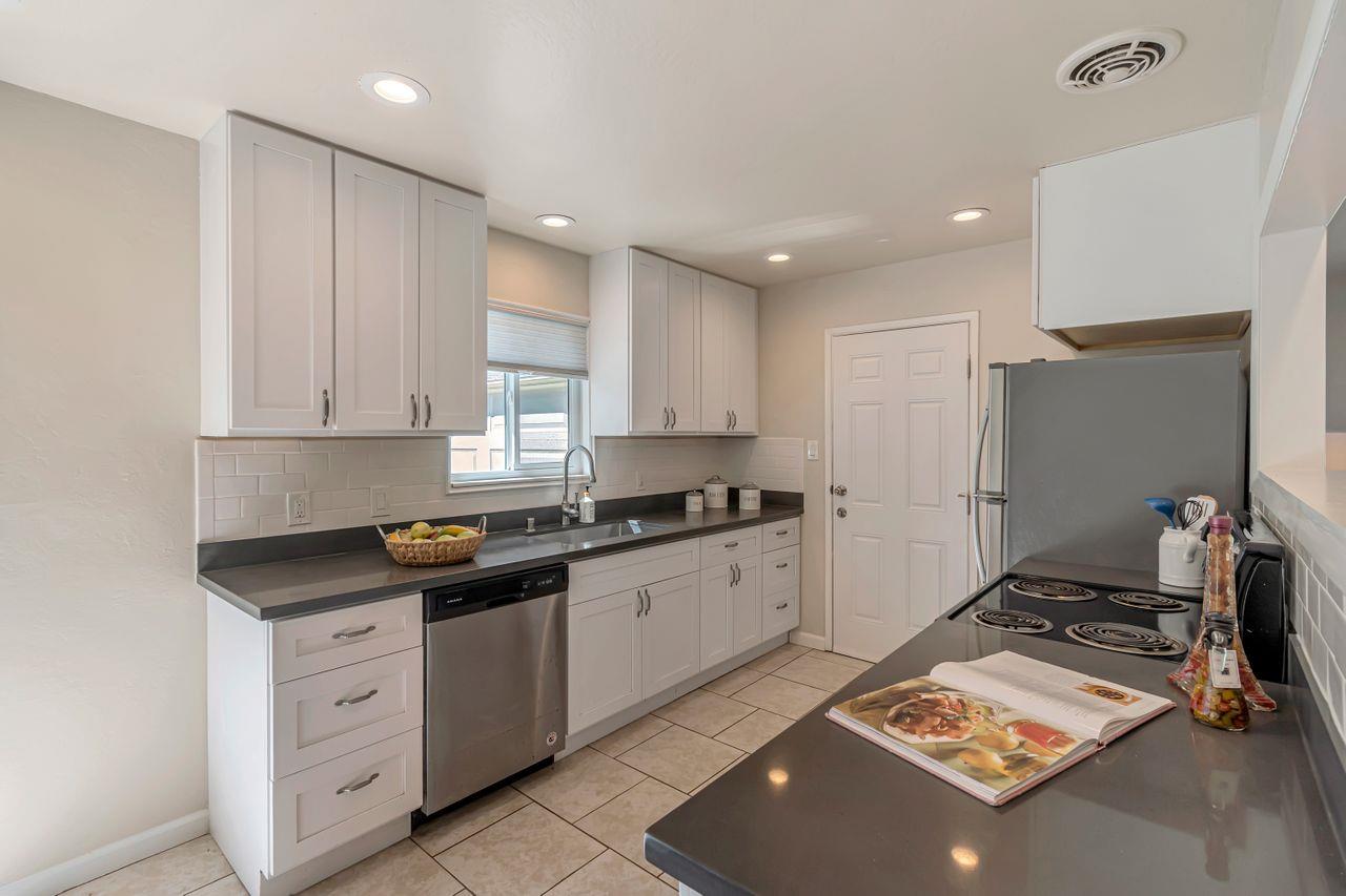 Detail Gallery Image 8 of 35 For 3461 Longview Dr, San Bruno,  CA 94066 - 3 Beds | 2 Baths