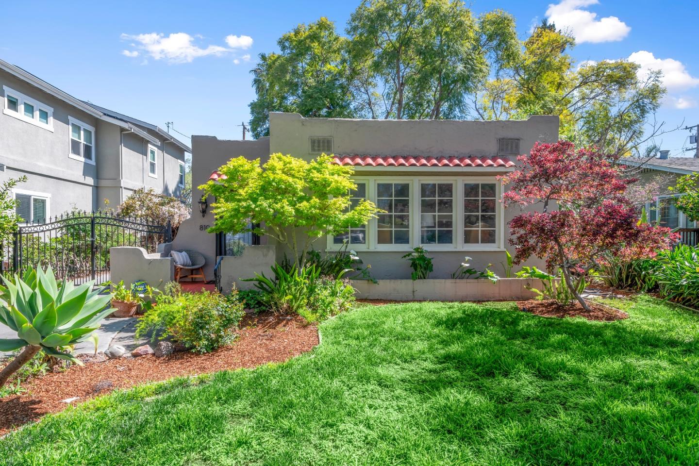 Detail Gallery Image 1 of 17 For 810 Harding Ave, San Jose,  CA 95126 - 2 Beds | 1 Baths