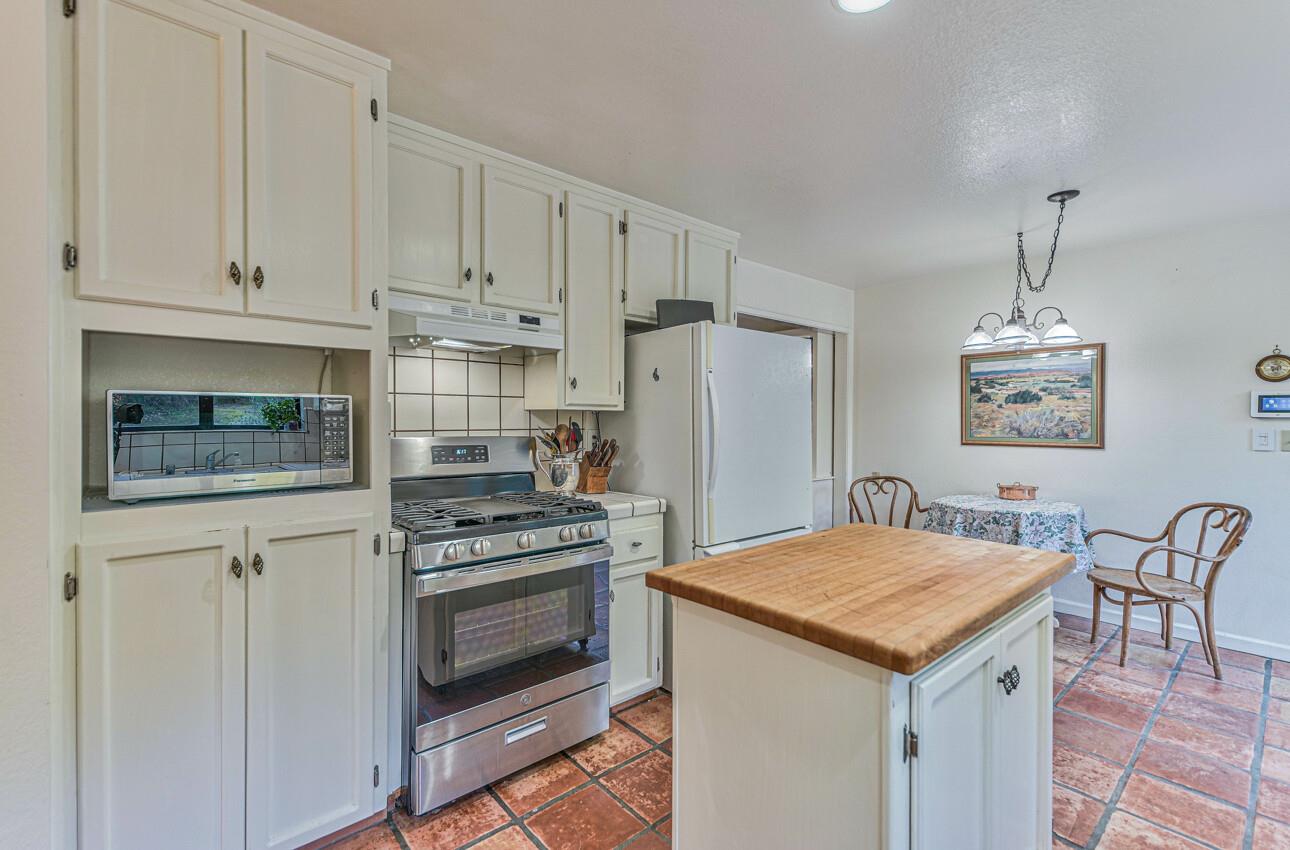 Detail Gallery Image 12 of 36 For 7571 via Guiseppe Ln, Prunedale,  CA 93907 - 4 Beds | 2/1 Baths