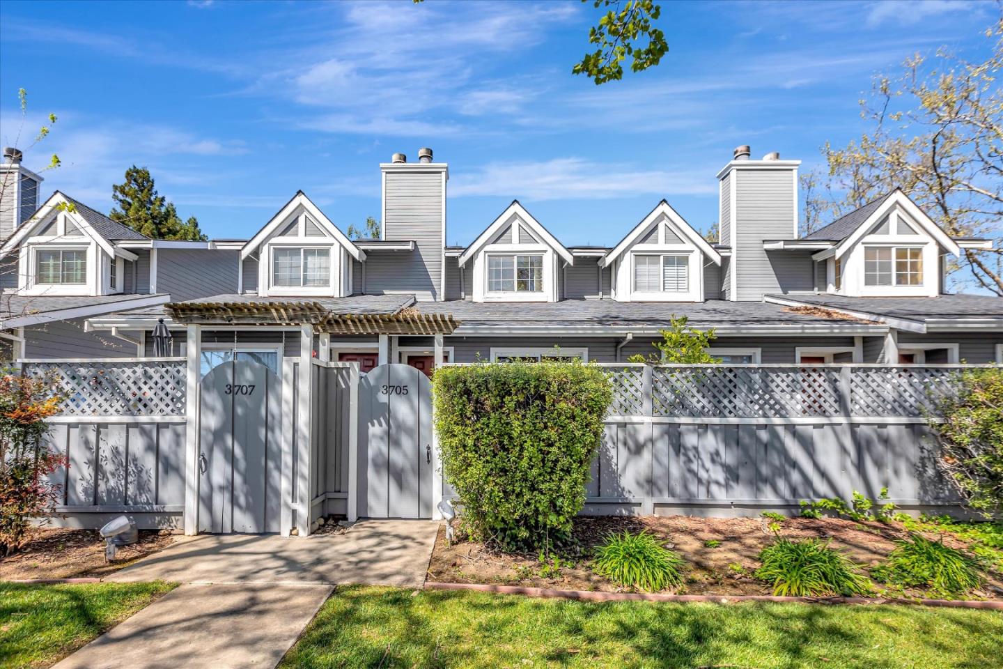 Detail Gallery Image 1 of 37 For 3705 Blackford Ave, San Jose,  CA 95117 - 2 Beds | 2/1 Baths