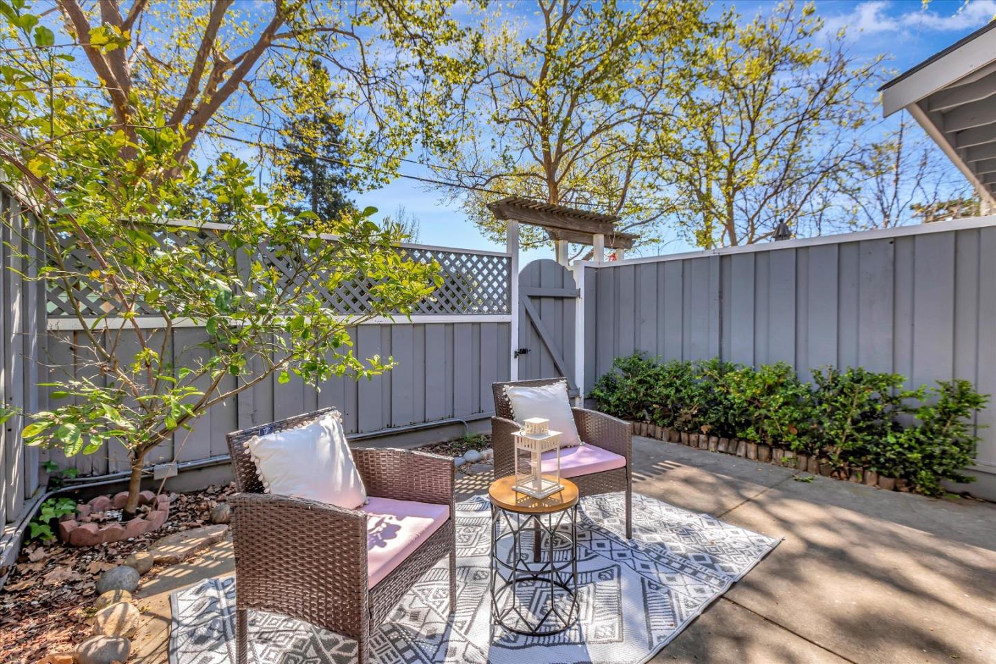 Detail Gallery Image 4 of 37 For 3705 Blackford Ave, San Jose,  CA 95117 - 2 Beds | 2/1 Baths
