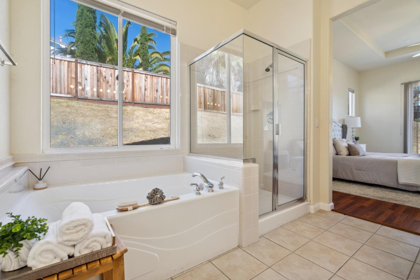 Detail Gallery Image 22 of 37 For 2842 Olivewood Ln, Vallejo,  CA 94591 - 3 Beds | 2 Baths