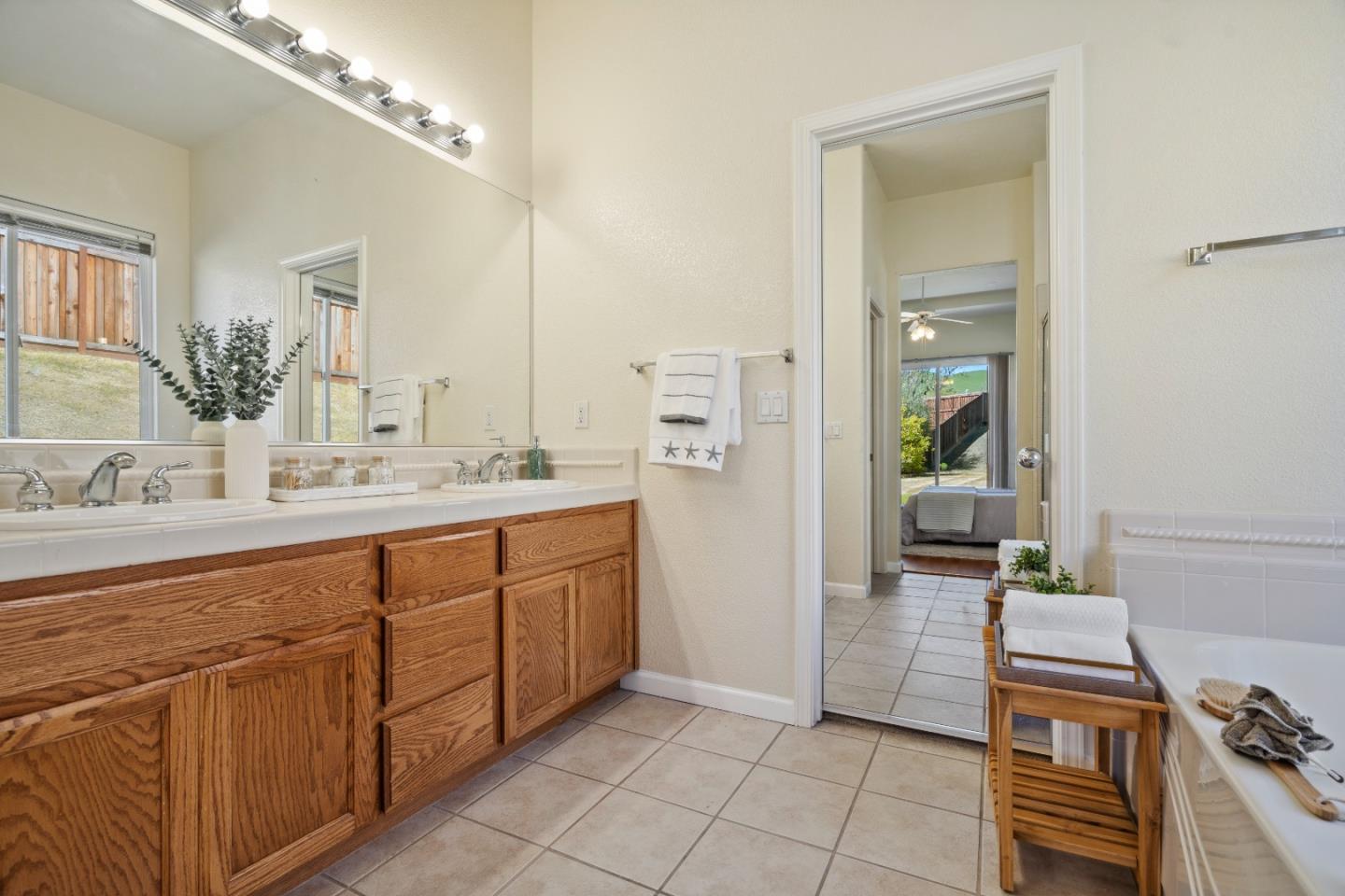 Detail Gallery Image 24 of 37 For 2842 Olivewood Ln, Vallejo,  CA 94591 - 3 Beds | 2 Baths