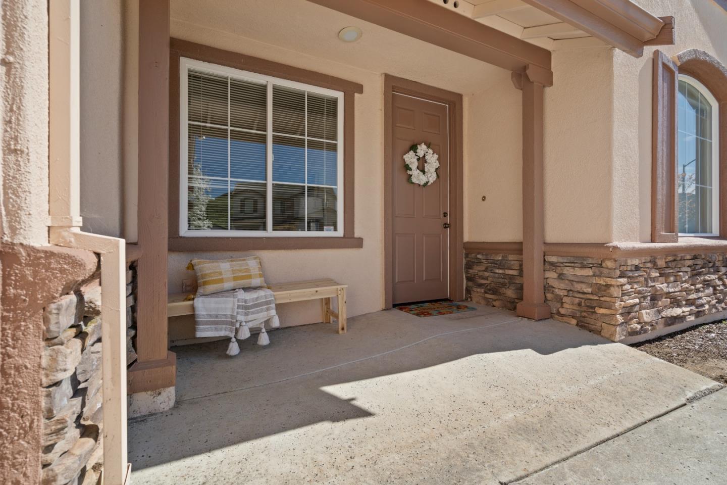 Detail Gallery Image 4 of 37 For 2842 Olivewood Ln, Vallejo,  CA 94591 - 3 Beds | 2 Baths
