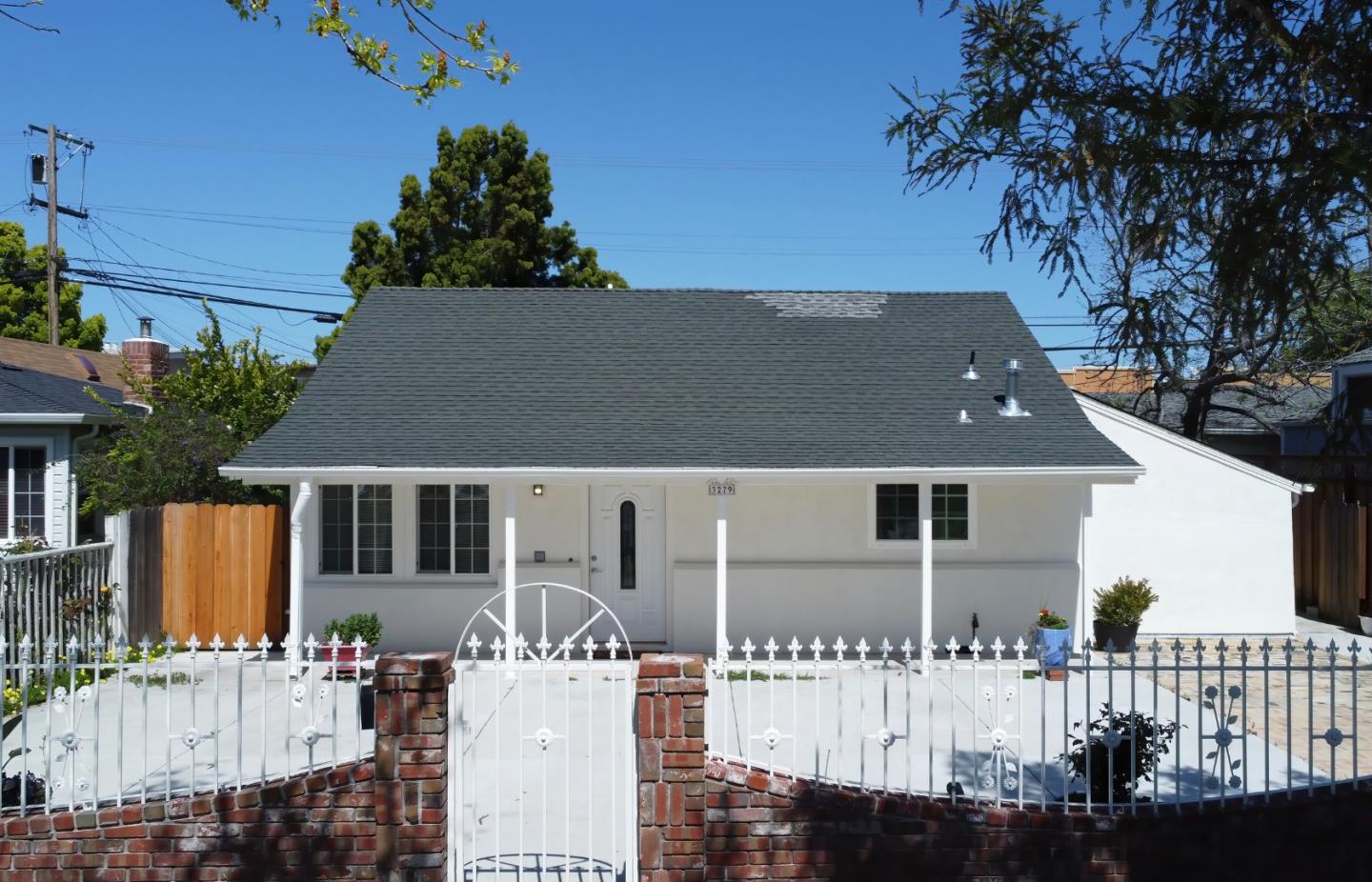 Photo of 3279 Hoover St in Redwood City, CA