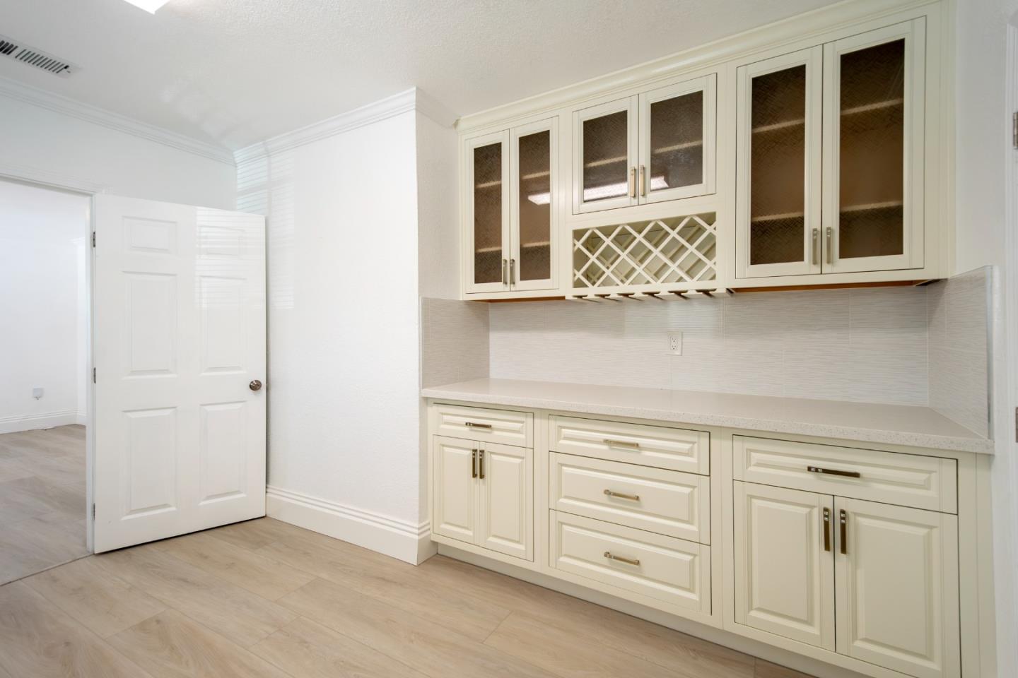 Detail Gallery Image 8 of 29 For 3279 Hoover St, Redwood City,  CA 94063 - 2 Beds | 1 Baths