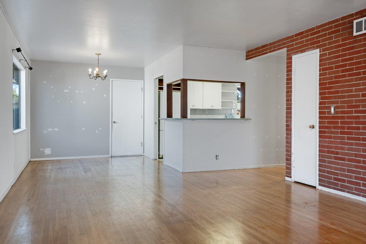Detail Gallery Image 11 of 31 For 1690 Morgan St, Mountain View,  CA 94043 - 3 Beds | 2 Baths