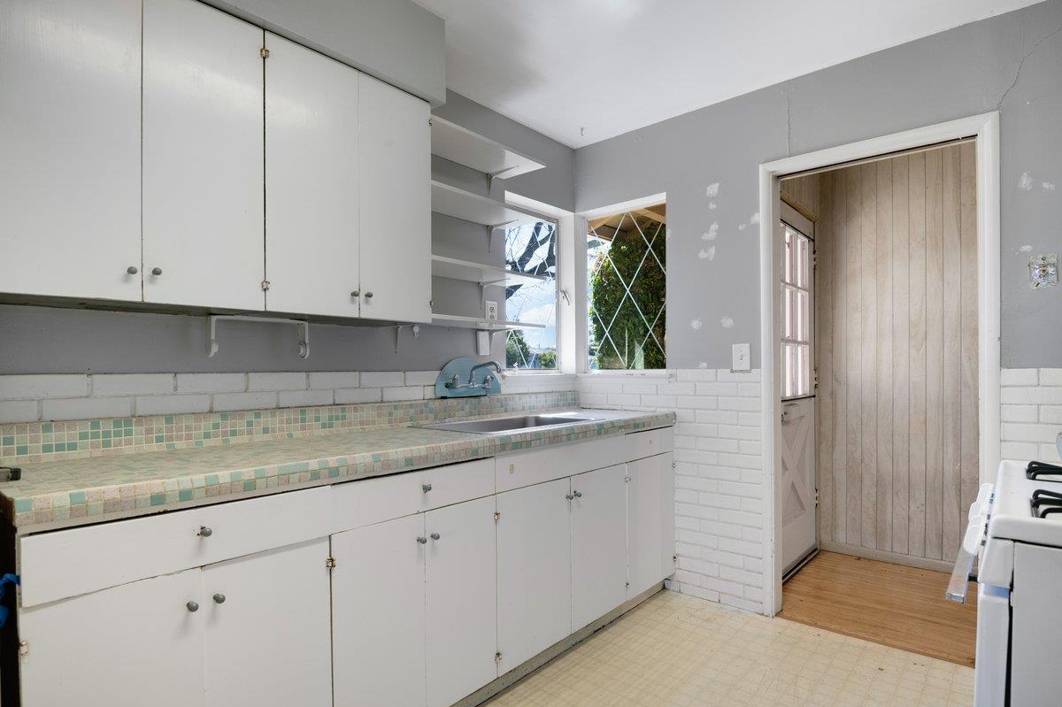 Detail Gallery Image 15 of 31 For 1690 Morgan St, Mountain View,  CA 94043 - 3 Beds | 2 Baths