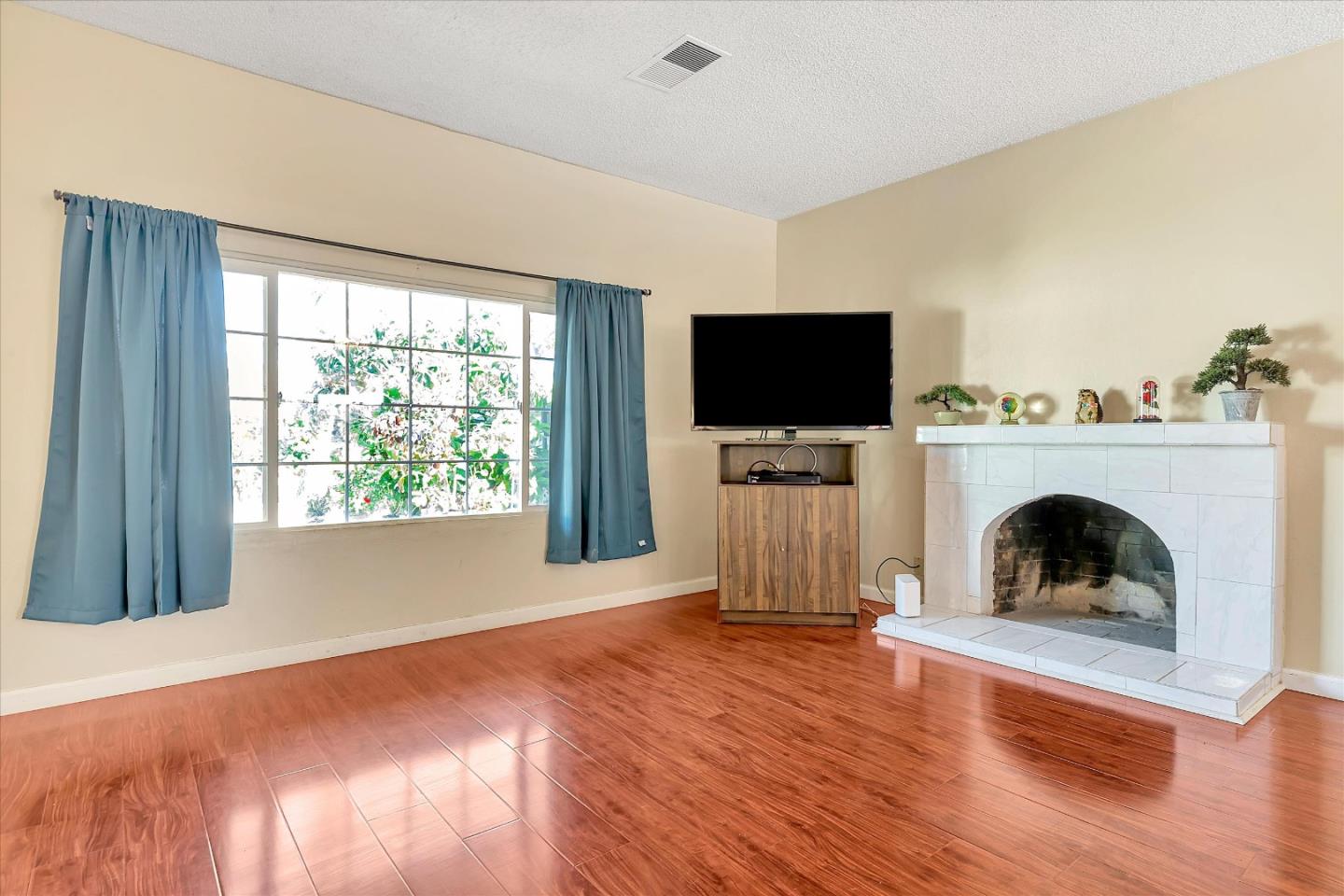 Detail Gallery Image 8 of 36 For 716 Anna Maria St, Livermore,  CA 94550 - 3 Beds | 2 Baths